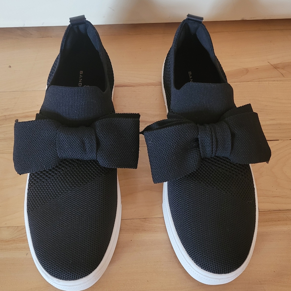 Bandolino Black Sneakers with Bow